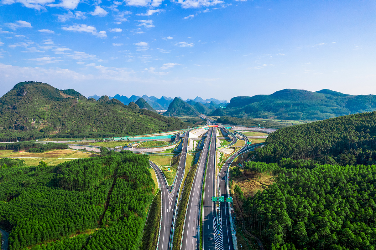 贺州至巴马高速公路（来宾至都安段）.jpg